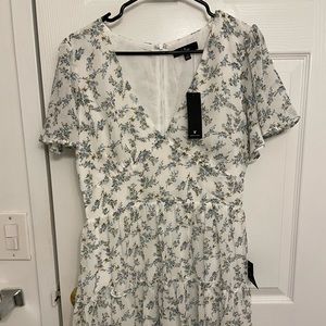 Brand new Lulu’s sundress size Large. Never worn with tags still on